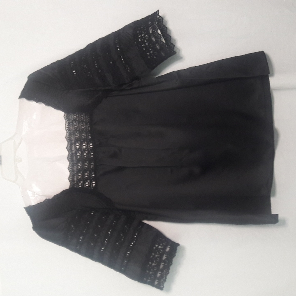 Vertigo Women's Lace Trim Satin Top  Size XS 3/4 Length Sleeve Bon Chic